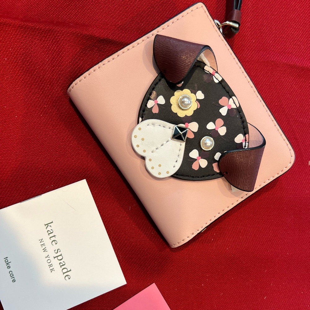 NWT + Gift Box Kate Spade Floral Wallet. - Picture 5 of 10